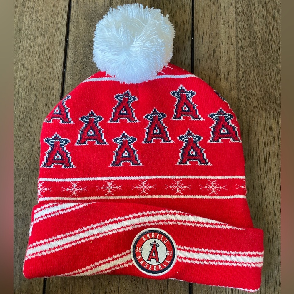 Angels Baseball ⚾️ Christmas Beanie, Halfway to Christmas 🎅🏼 Giveaway